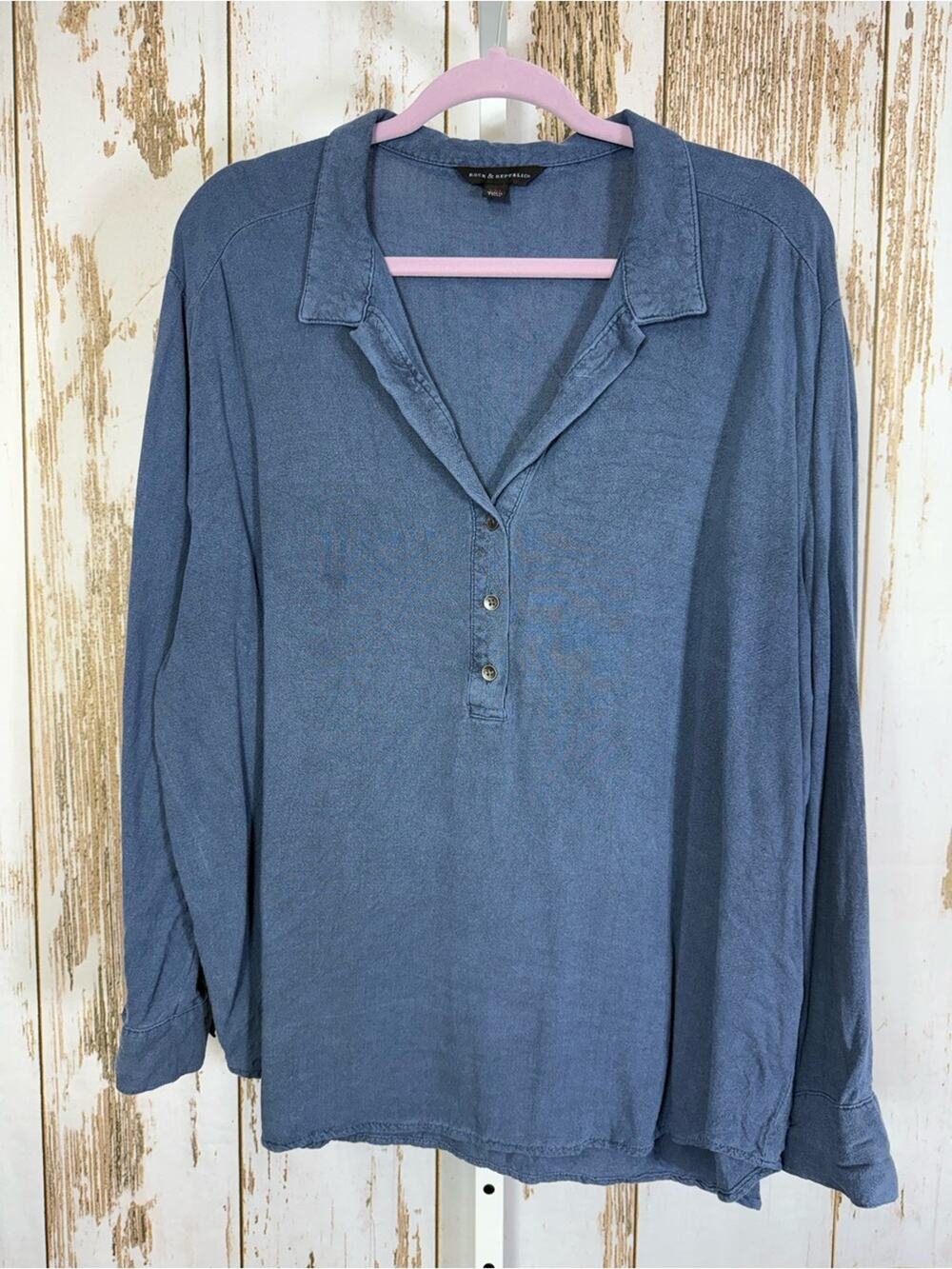 Rock & Republic, Long Sleeve V-Neck Blouse. Size XXL. Good used condition!